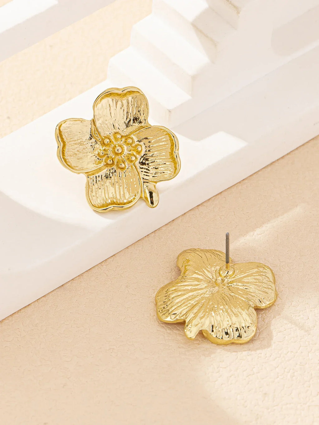 עגילי פרחים בזהב