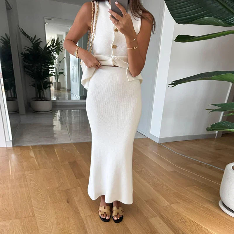 חליפת שני חלקים סרוגה וסט סגירת כפתורים וחצאית מקסי - ג'יילה