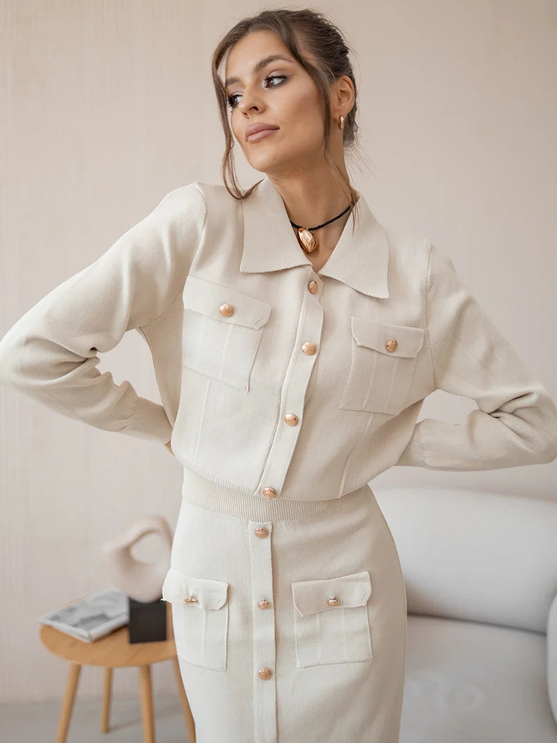 סט סרוג חולצה וחצאית מידי בעיטור כפתורים וכיסים - Danna